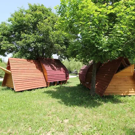 Campingplads Habitat Createur - Hebergements Insolites Au Municipal 